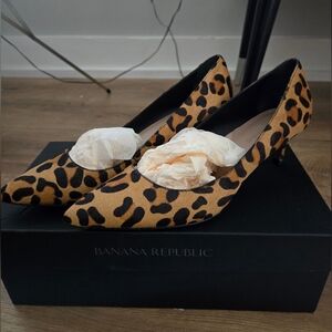 Banana republic leopard print kitten heels  size 7.5